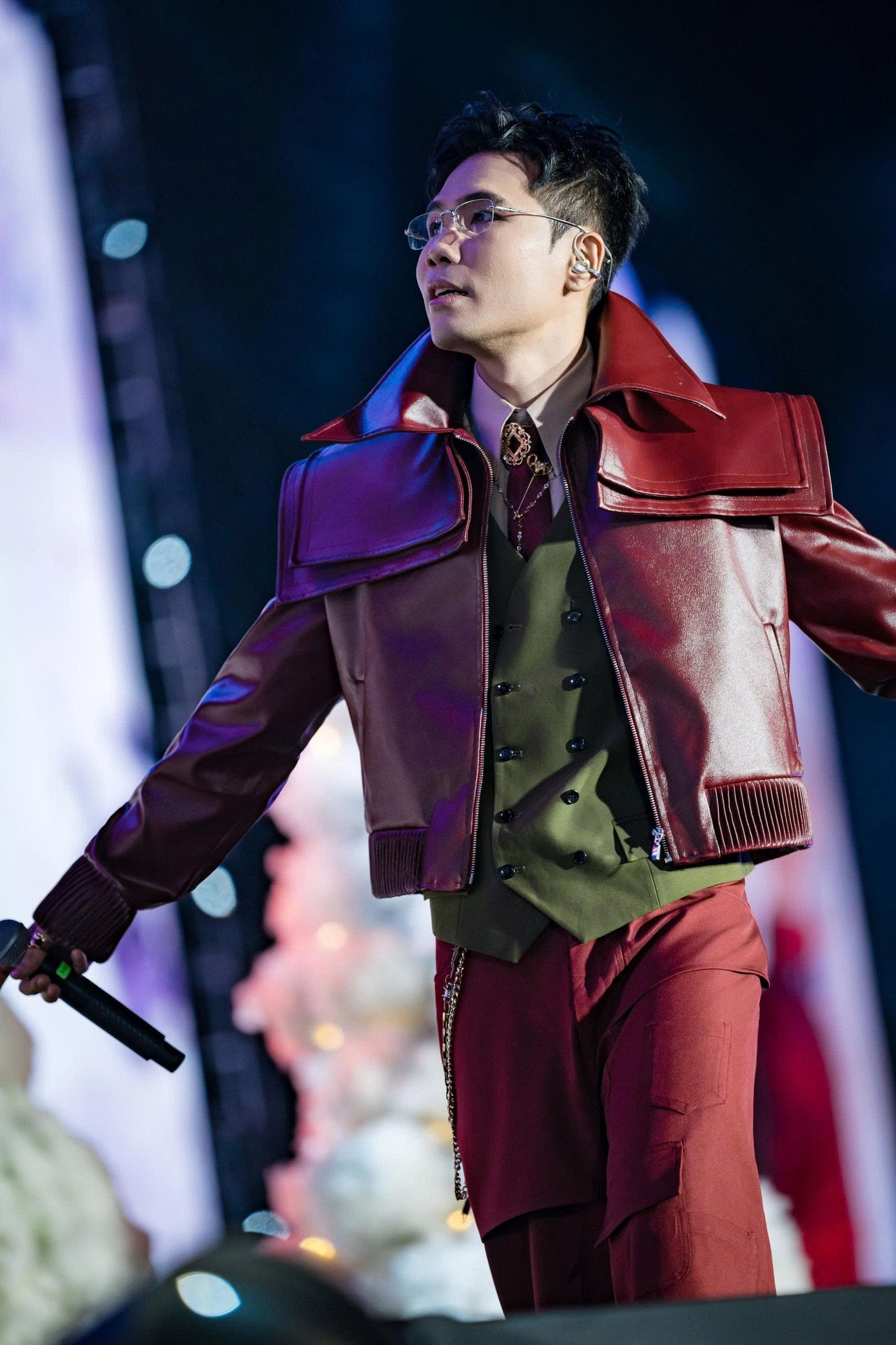 Hàng chục nghìn người đi xem 30 anh trai và các em xinh - 26