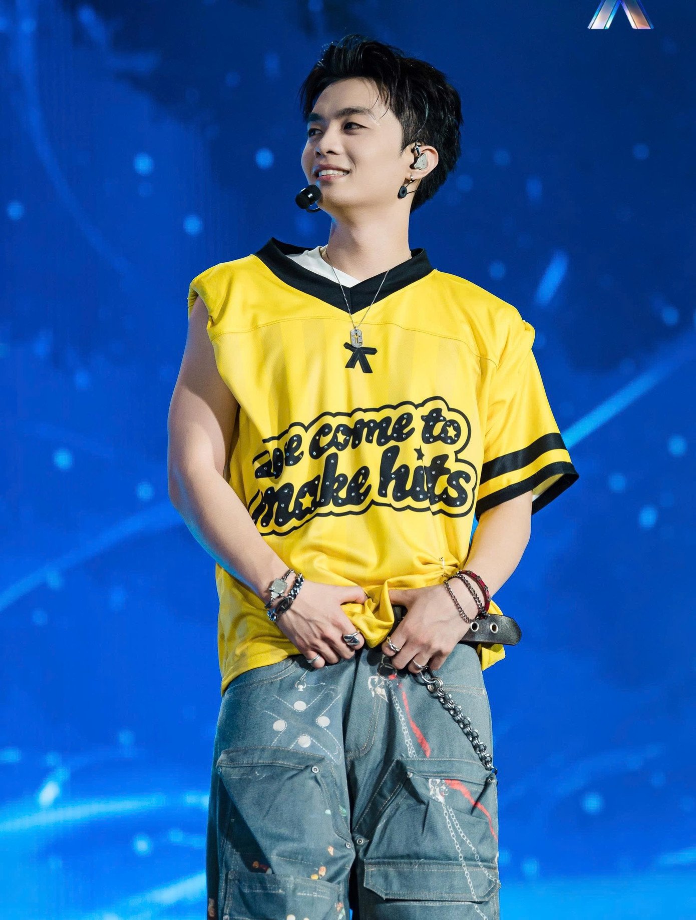 Hàng chục nghìn người đi xem 30 anh trai và các em xinh - 31