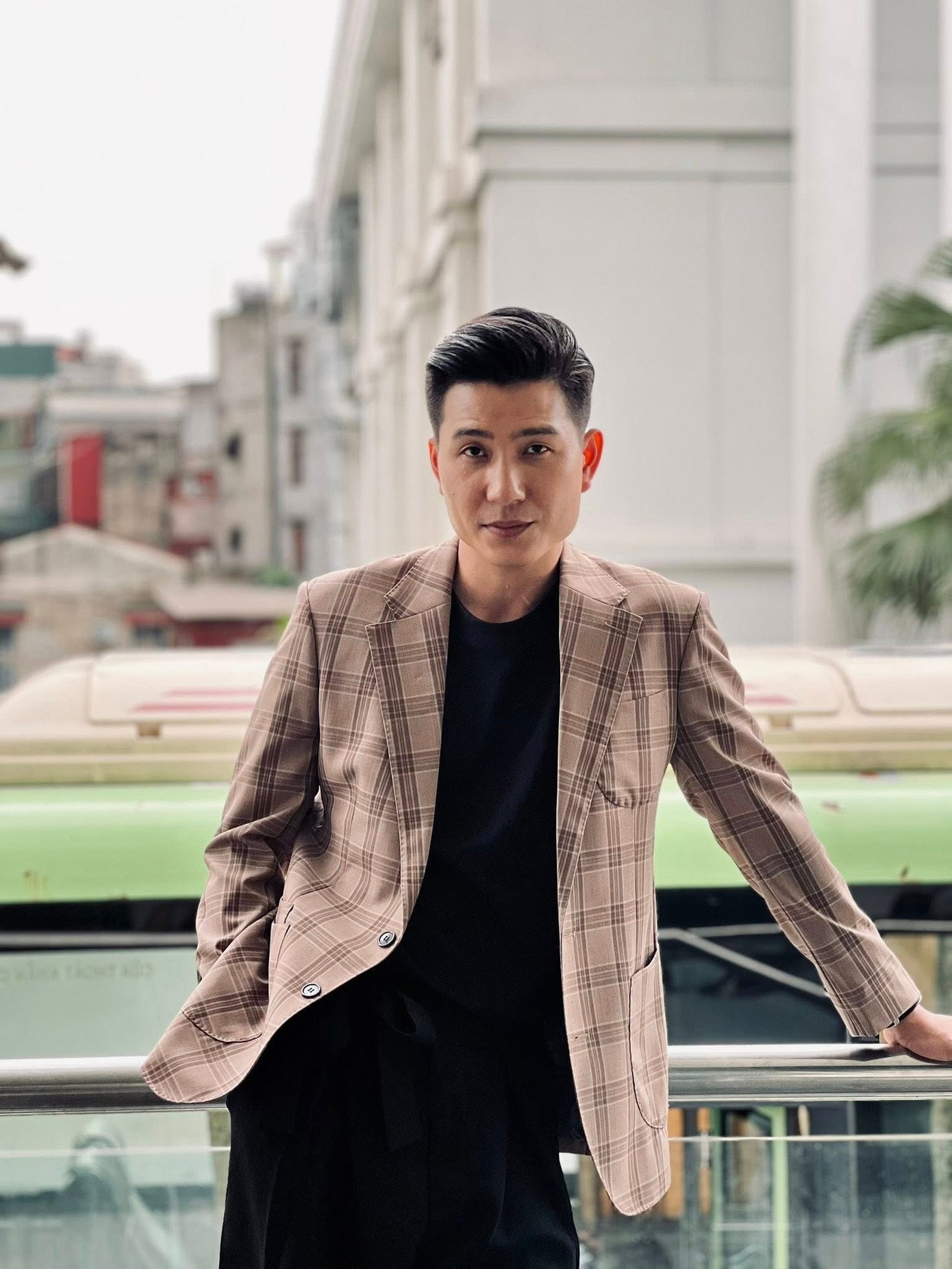 Lê Hải - "mỹ nam má lúm" của Cách Em 1 Milimet: Tưởng "trai hư" hóa ra chân tình - 11