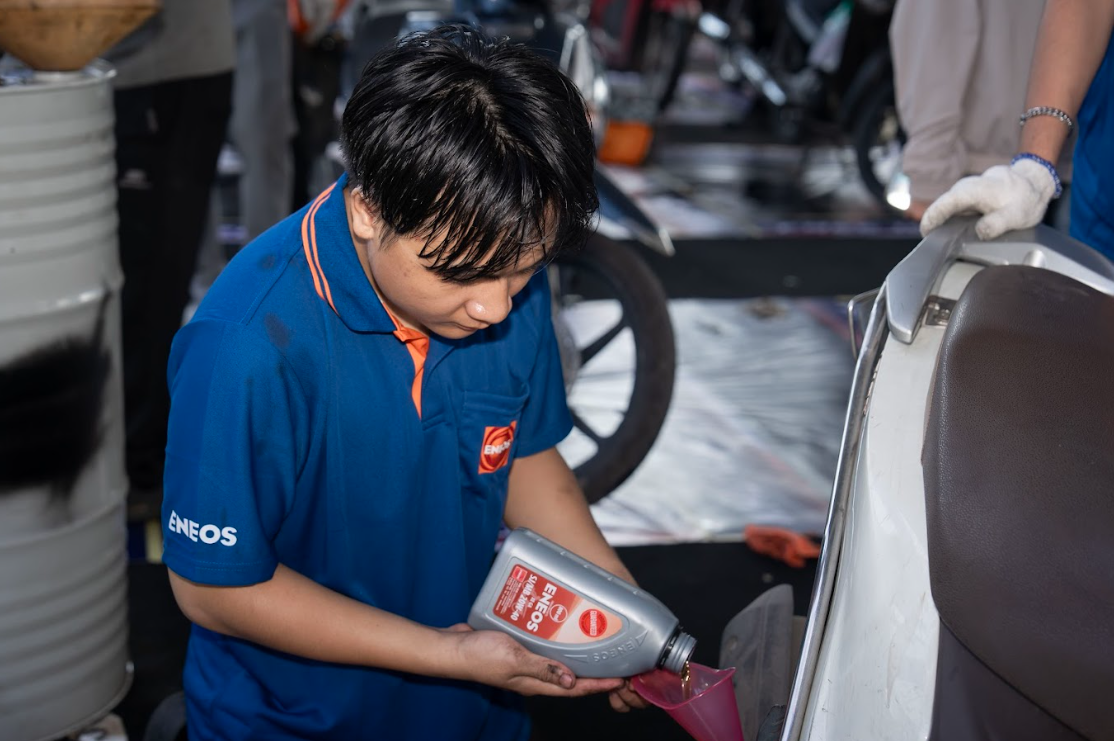 Eneos Việt Nam thay toàn bộ nhớt miễn phí cho khách hàng tham gia sự kiện