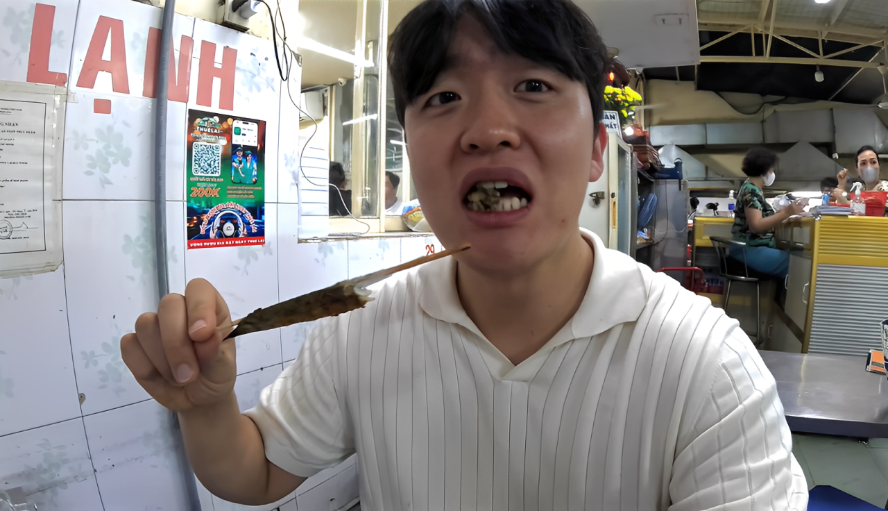 Seonguk nếm thử món cá kèo nướng, ăn liền 2 con vì quá ngon