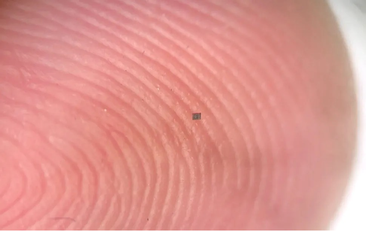 Hình ảnh thực tế của robot tự hành nhỏ nhất thế giới.