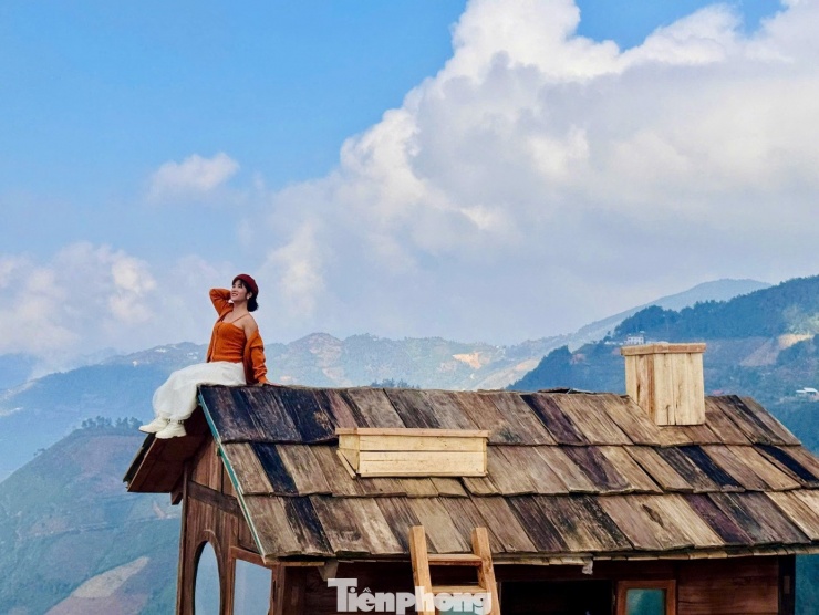 'Mái nhà chênh vênh' ở Tà Xùa thành điểm check-in độc nhất vô nhị - 5