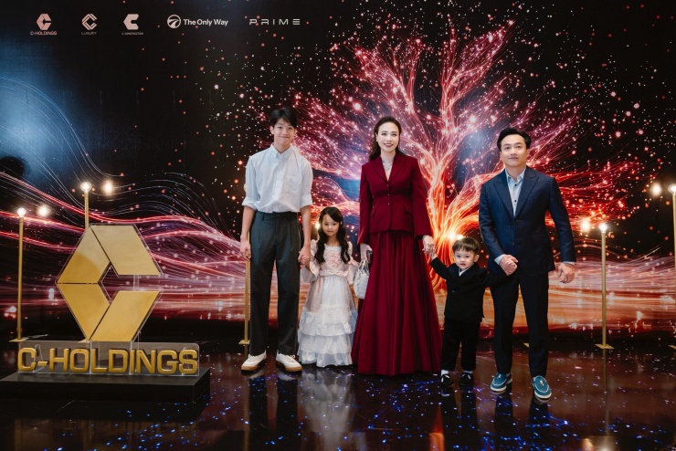 Cường đô là và Đàm Thu Trang kết hôn vào tháng 7/2019. Cặp đôi đón con gái Suchin chào đời vào tháng 8/2020 và con trai Sutin hồi tháng 5/2023. Ngoài ra, Cường đô la còn có một cậu con trai cả là Subeo (tên thật Nguyễn Quốc Hưng) sinh năm 2010 là trái ngọt của nam doanh nhân và vợ cũ Hồ Ngọc Hà.