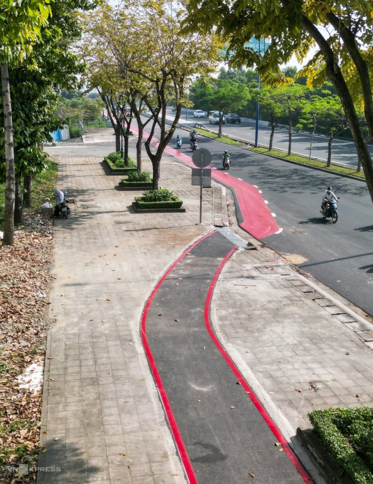 Làn đường cho xe đạp đầu tiên tại TP HCM hoàn thành - 6
