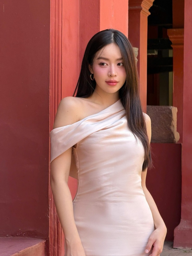 Nàng hậu được khen xử lý sự cố khéo léo.