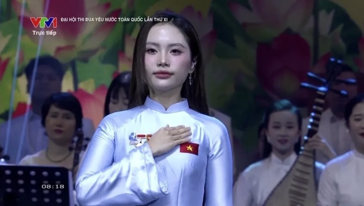 Phương Mỹ Chi&nbsp;biểu diễn tại&nbsp;Đại hội Thi đua yêu nước 2025