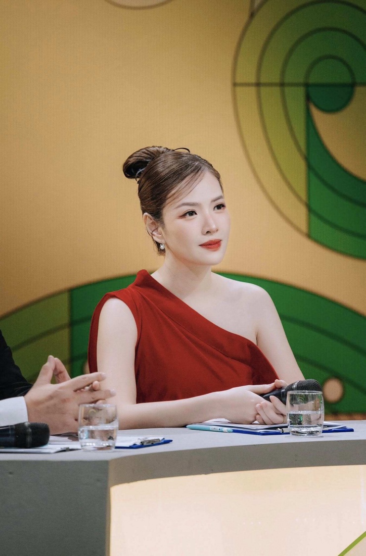 MC Đan Lê mới đây đã có những chia sẻ nhìn lại chặng đường vào nghề của chính mình. Ảnh: FBNV