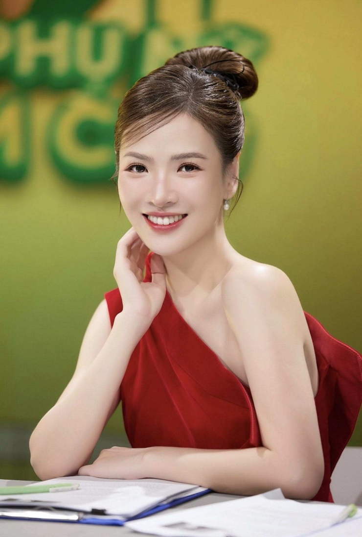 MC Đan Lê là gương mặt quen thuộc với khán giả truyền hình Việt Nam khi từng đảm nhiệm vai trò dẫn bản tin Dự báo thời tiết trên sóng VTV. Ảnh: FBNV