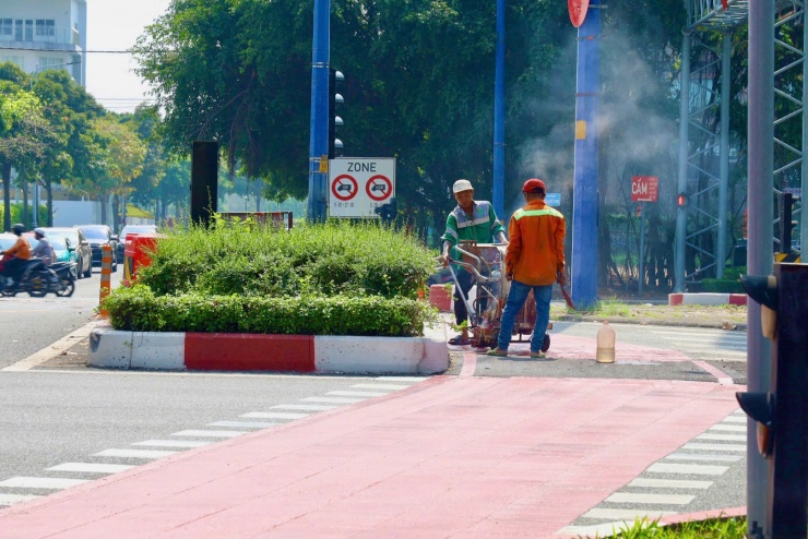 Theo ông Đoàn Văn Tấn, tuyến Mai Chí Thọ được lựa chọn do đủ điều kiện về hạ tầng để triển khai làn xe đạp