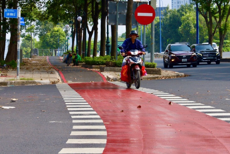 Việc bố trí làn riêng vừa bổ sung hạ tầng giao thông, vừa đảm bảo an toàn, đáp ứng nhu cầu đạp xe ngày càng tăng của người dân tại các khu đô thị