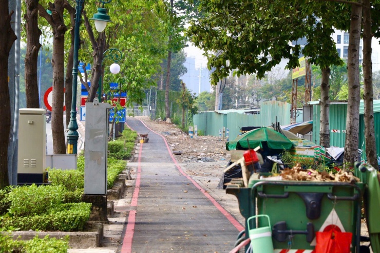 Đồng thời, đường Nguyễn Cơ Thạch sẽ được cải tạo để tổ chức làn xe đạp hai chiều, từ giao lộ Mai Chí Thọ đến công viên bờ sông Sài Gòn