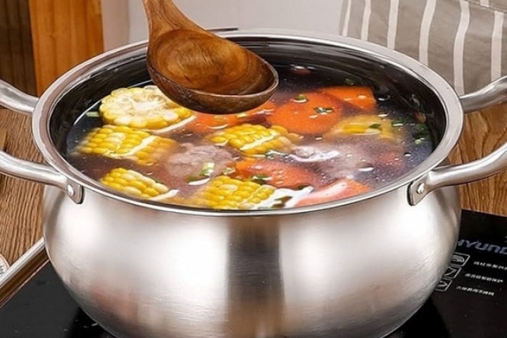Sai lầm khi để thức ăn lâu trong nồi inox
