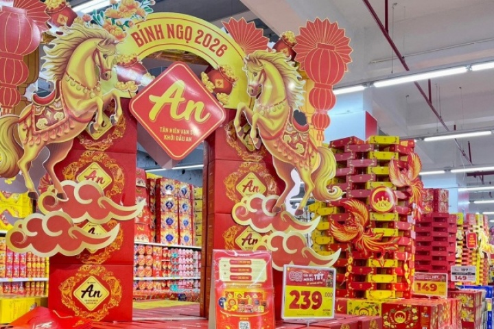Hàng Tết Bính Ngọ 2026 lên kệ sớm, phủ kín siêu thị Hà Nội