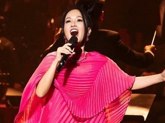 Vụ show bị hoãn: Hồng Nhung chưa nhận 1 đồng tiền nào, khán giả báo công an