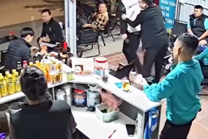 Xô xát tại bến xe Giáp Bát, một thanh niên bị đâm liên tiếp nhiều nhát