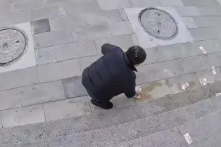 Gần 200 triệu bị gió thổi bay, cảnh tượng chỉ sau 1 phút khiến chủ sở hữu bật khóc