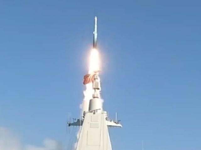 Khu trục hạm tàng hình Trung Quốc khai hỏa tên lửa siêu vượt âm