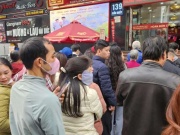 Giá vàng hôm nay mới nhất (29/12) giảm "không phanh": Người mua nườm nượp xếp hàng, nhà vàng vẫn giới hạn bán