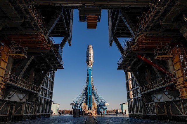 Tên lửa trước khi phóng. (Ảnh: Telegram)