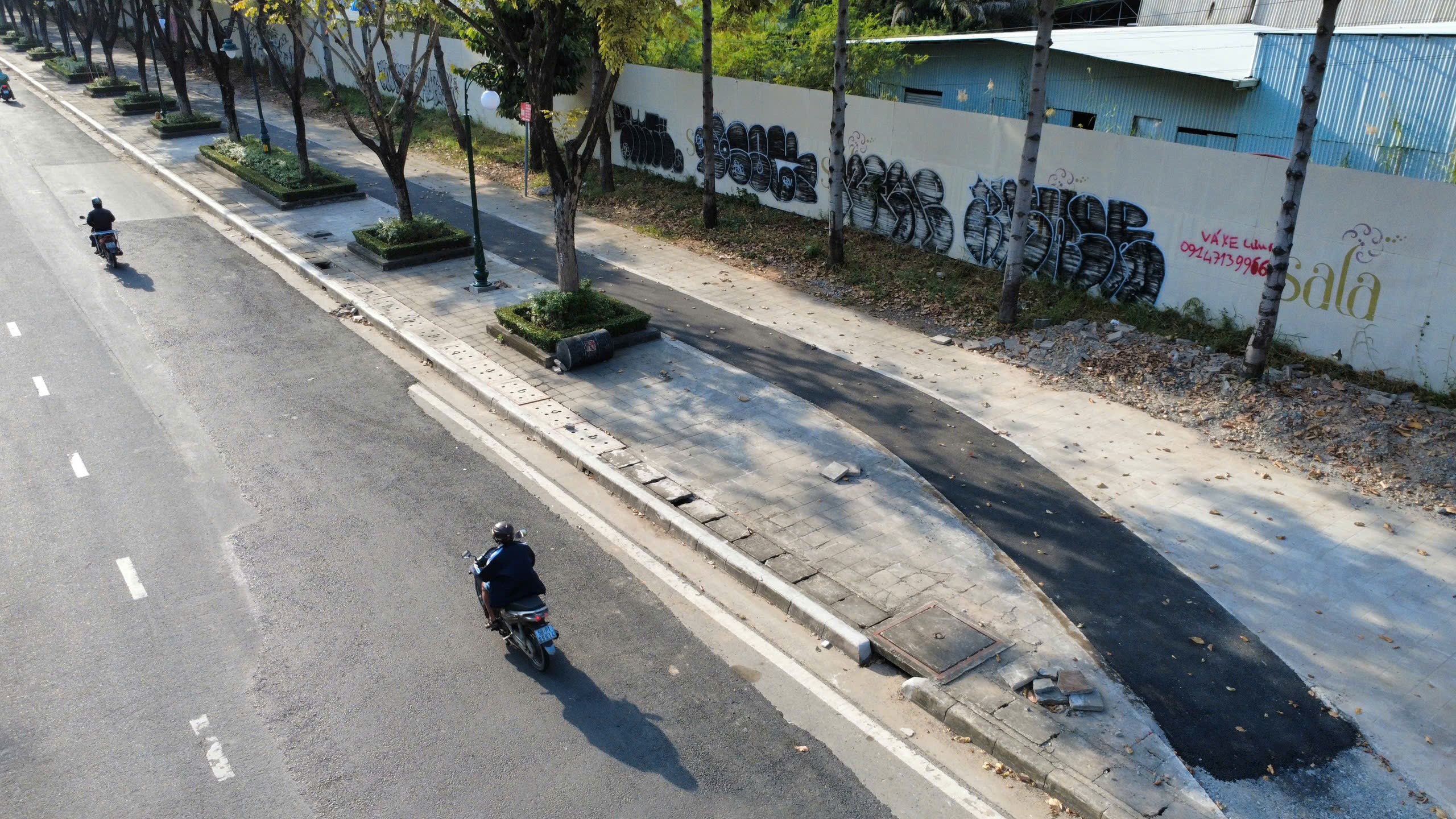 Cận cảnh làn đường "đặc biệt" trên đại lộ Mai Chí Thọ: Xe máy "lớ ngớ" đi vào sẽ bị phạt - 9