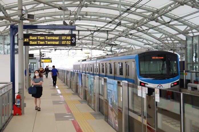 Tuyến metro số 1 tăng thêm 52 lượt tàu so với ngày thường, kéo dài thời gian hoạt động đến 23 giờ vào ngày 1-1-2026
