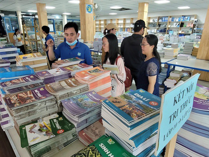 Bộ sách giáo khoa “Kết nối tri thức với cuộc sống” đã được nhiều địa phương sử dụng từ những năm trước. Ảnh: TẤN THẠNH