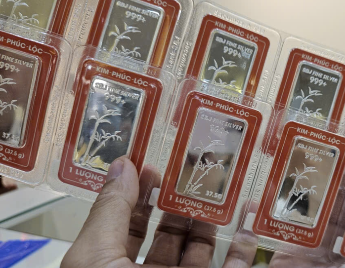 Giá bạc đang giảm mạnh khi vừa mở cửa tuần giao dịch mới