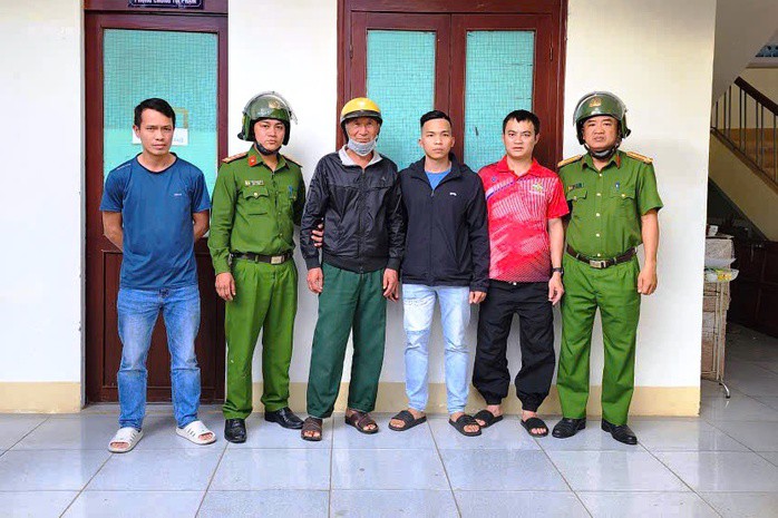 Ông Đ.V.C. bị bắt sau khi cướp giật vé số của người bán dạo