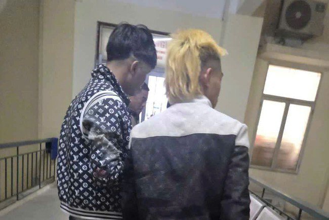 Hai thanh niên ngổ ngáo tại cơ quan công an