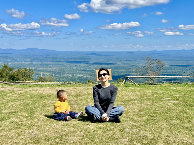 Yu Yue và con trai. Ảnh: Sina