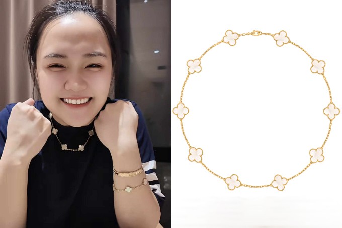 Quỳnh Anh khoe chiếc vòng cổ chồng tặng, ăn ý cùng bộ phụ kiện xấp xỉ 500 triệu đồng trên tay.