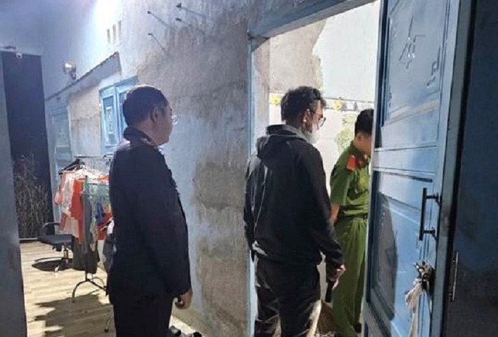 Lực lượng chức năng có mặt khám nghiệm hiện trường. (Ảnh: Viện Kiểm sát Nhân dân khu vực 10)