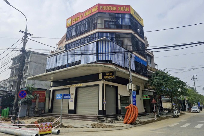 Một cơ sở khác cùng hệ thống tiệm vàng này trên đường Ngô Đức Kế cũng đóng cửa, sáng 29/12. Ảnh: Đức Hùng