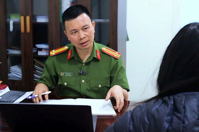 Tin “chồng” trên mạng, người phụ nữ cắm sổ đỏ, bán vàng, mất 2,4 tỷ đồng.