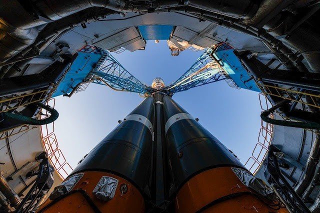 Tên lửa trước khi phóng. (Ảnh: Telegram)