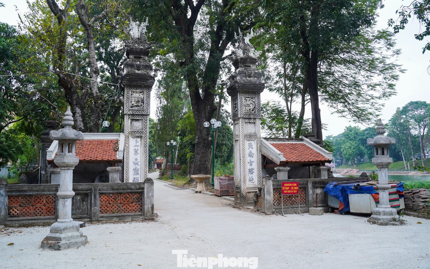 Ngôi đền cổ giữa lòng Hà Nội thành điểm check-in 'bí mật' của giới trẻ - 2