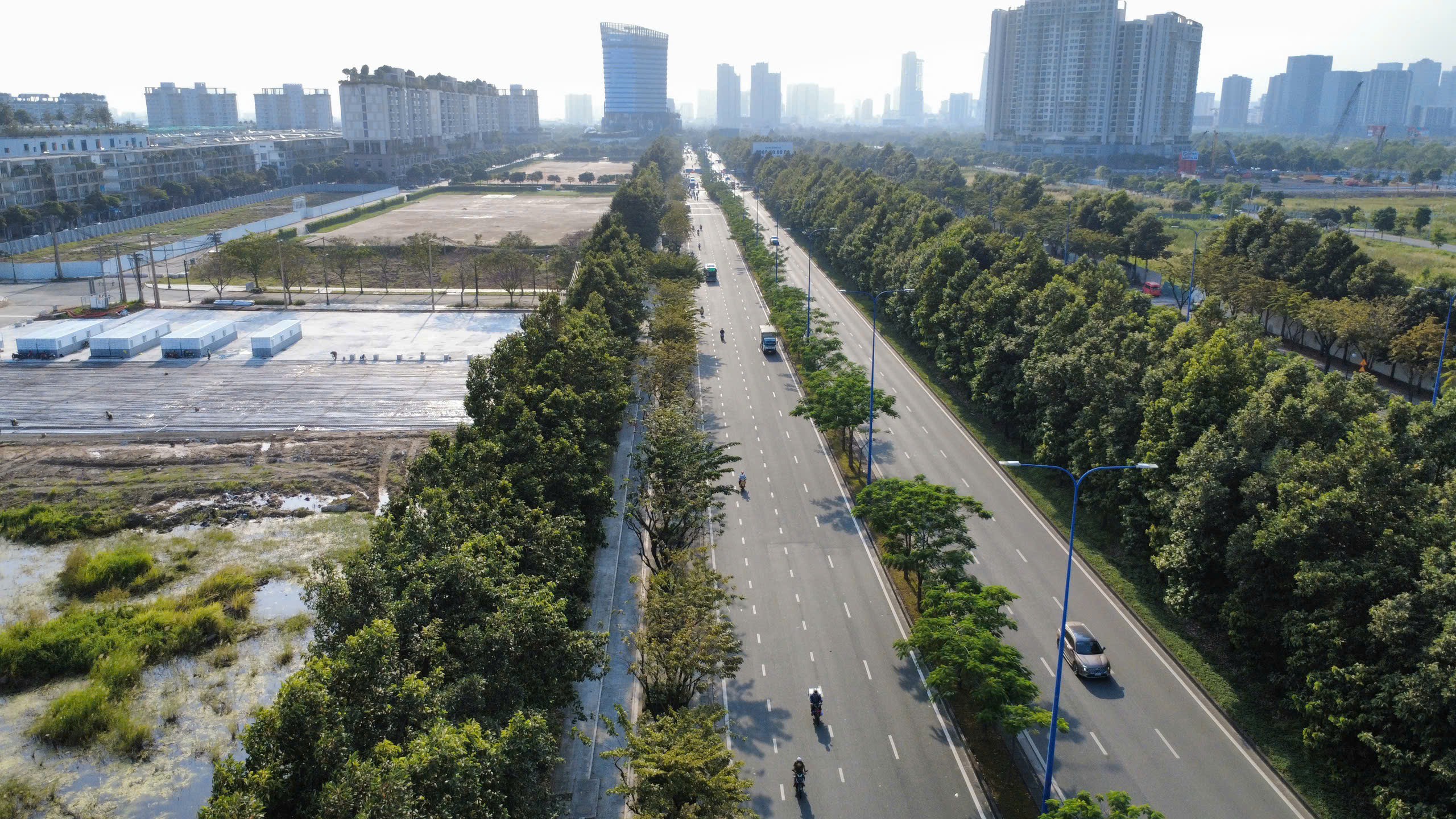 Cận cảnh làn đường "đặc biệt" trên đại lộ Mai Chí Thọ: Xe máy "lớ ngớ" đi vào sẽ bị phạt - 10