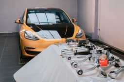 Thợ Việt nói gì về cách sửa chữa những ca khó trên xe điện và xe hybrid