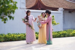 Ngôi đền cổ giữa lòng Hà Nội thành điểm check-in 'bí mật' của giới trẻ