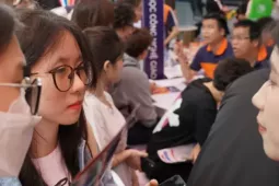 Hết thời trường quốc tế tự xưng