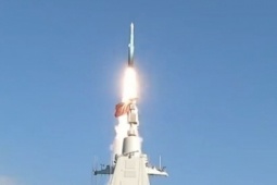 Khu trục hạm tàng hình Trung Quốc khai hỏa tên lửa siêu vượt âm