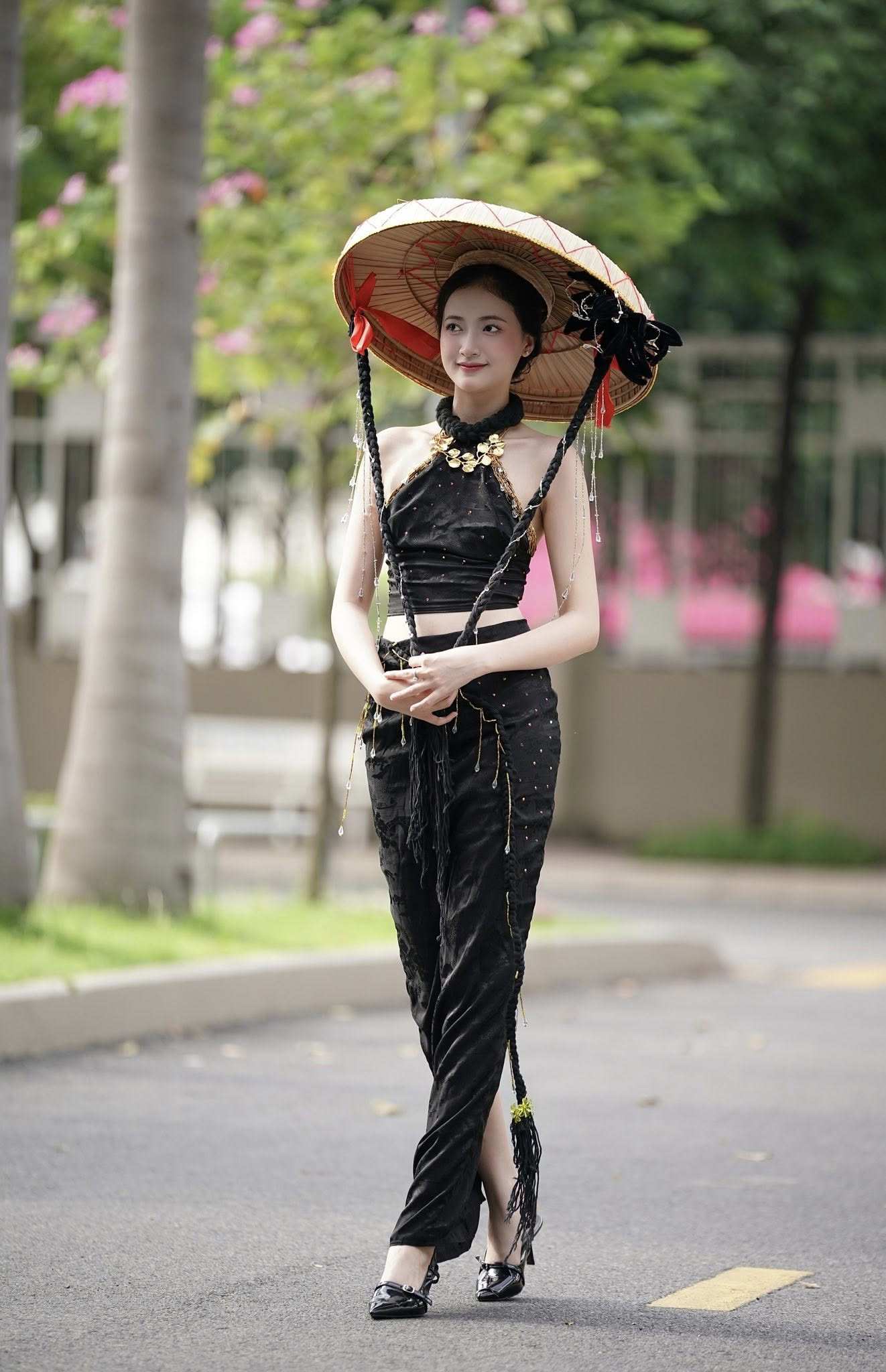 Nữ sinh quê Gia Lai gây chú ý Miss World Vietnam 2025 - 7