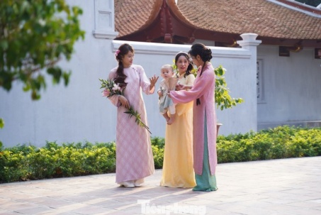 Ngôi đền cổ giữa lòng Hà Nội thành điểm check-in 'bí mật' của giới trẻ