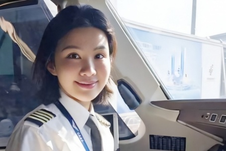 Từ cô bé mê bầu trời đến nữ cơ trưởng đầu tiên lái máy bay nội địa Trung Quốc
