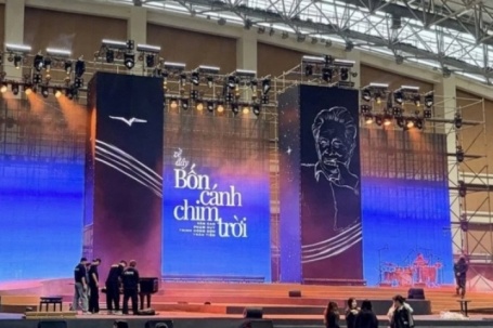 Show 'Về đây bốn cánh chim trời' hủy đột ngột, Cục trưởng Xuân Bắc nói gì?