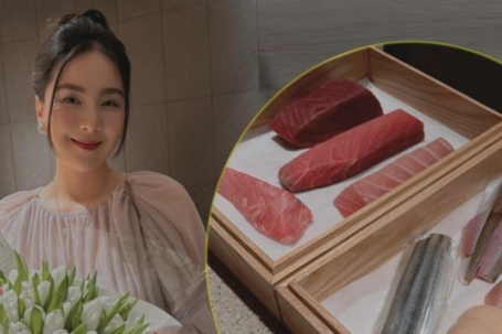 Vợ chồng MC Mai Ngọc ăn tiệc omakase kỷ niệm ngày cưới