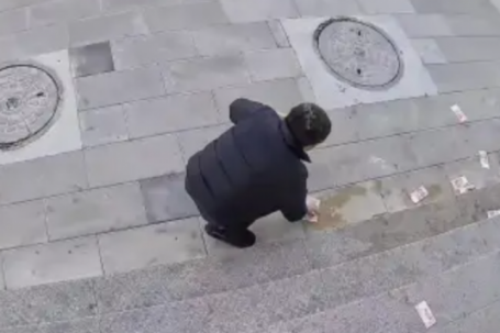 Gần 200 triệu bị gió thổi bay, cảnh tượng chỉ sau 1 phút khiến chủ sở hữu bật khóc