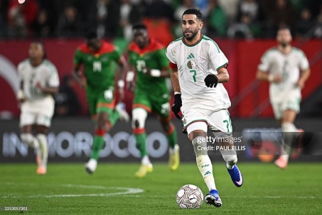 Video bóng đá Algeria - Burkina Faso: Mahrez đá penalty, đoạt vé vòng knock-out (CAN Cup)