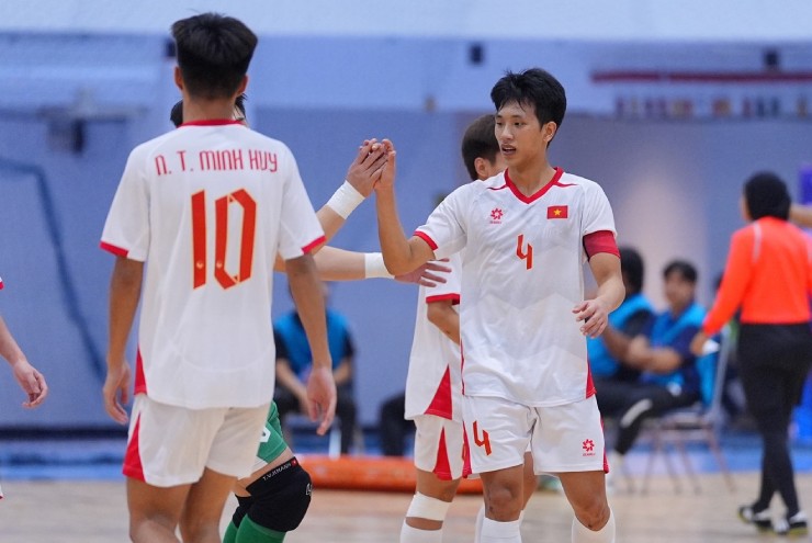 U19 Việt Nam có bàn thắng sớm trong hiệp một